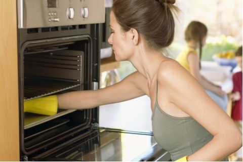 家庭用电烤箱哪个好？容易清洁才是省心之选