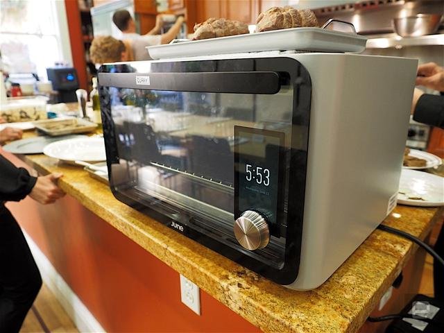 Oven烤箱配摄像头自动监测烤出完美食物